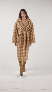 Cozy winter coat with earthy checked pattern featuring detachable belt, deep pockets and full lining.
