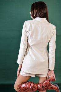 Made to measure white Cashmere Blazer with Front pleated detail and two front pockets and high waisted short pants - Bastet Noir
