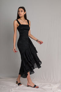 Black squared faux-corset bodice thick straps and a mermaid-style silhouette dress